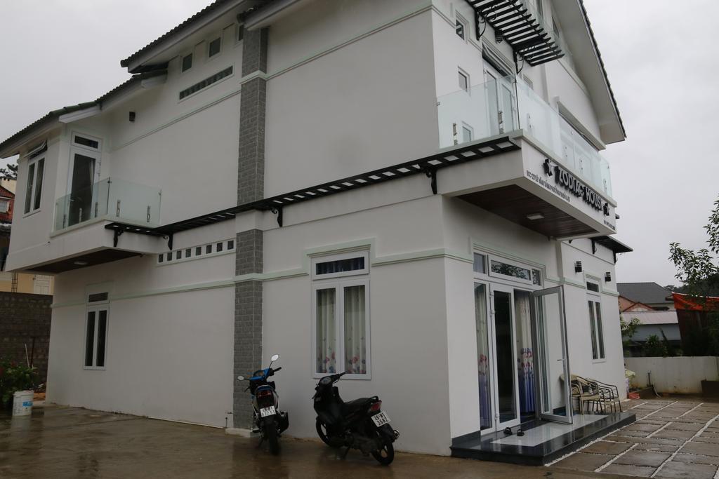 Zodiac House Hotel Da Lat Exterior photo